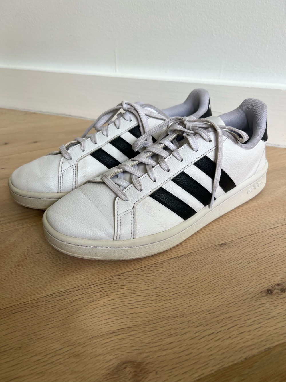 adidas Grand Court Sneakers Women’s Size 8.5 White Leather Shoe w/ Black Stripes